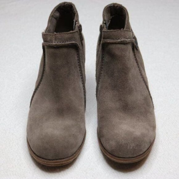 Clarks Collection Women's Size 10 Brown Suede Zip Up Heeled Ankle Booties - Picture 2 of 6